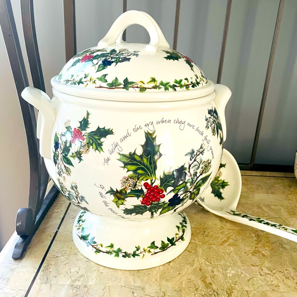 Portmeirion "retired  Holly and The Ivy" Christmas Soup Tureen large soup ladle